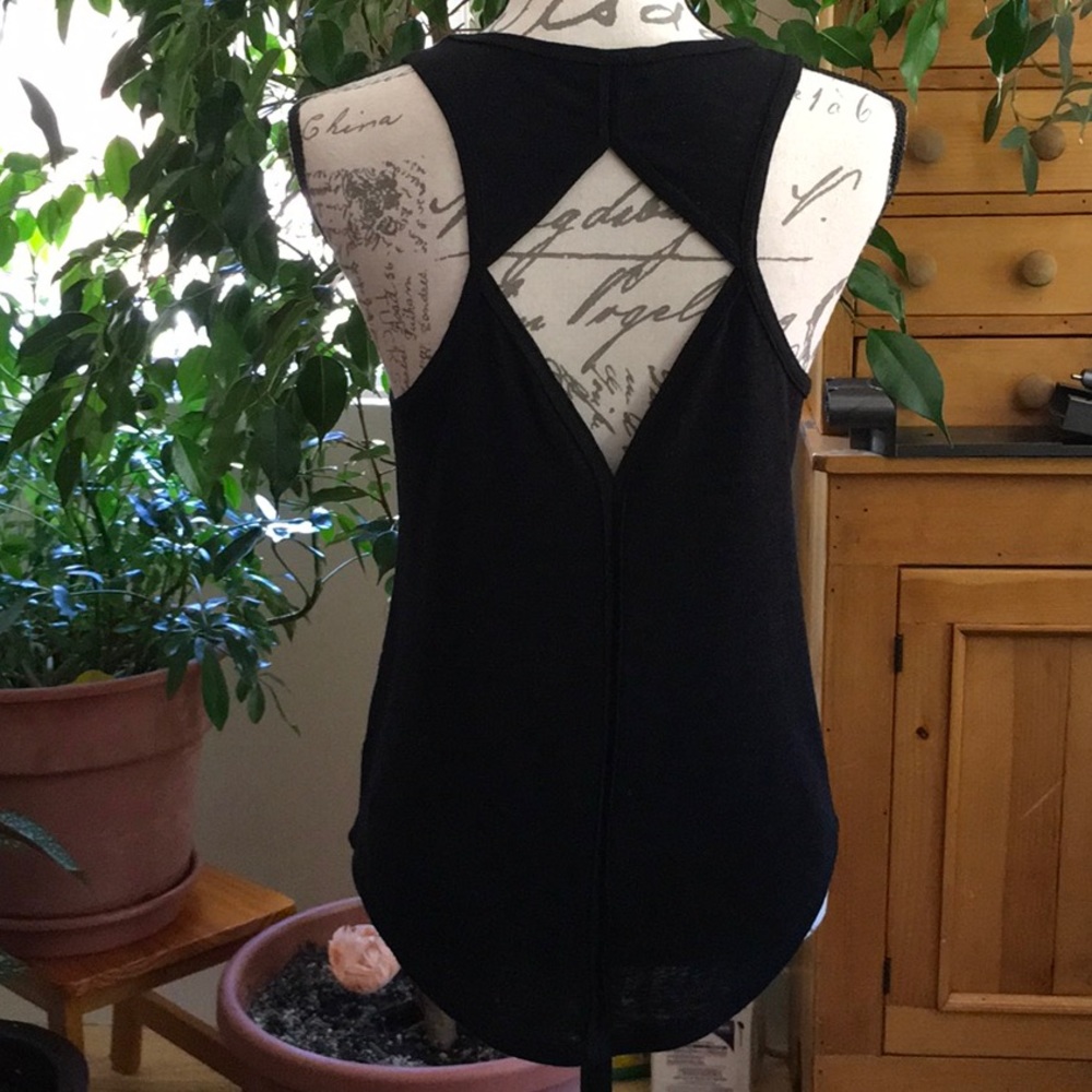 Athleta Back Diamond Cut Out Tank Top. Black. S